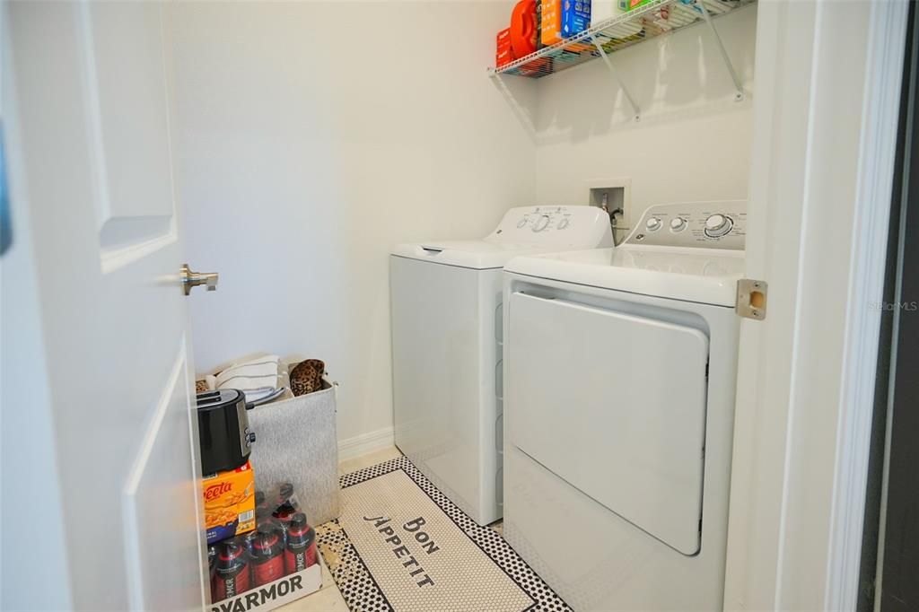 В аренду: $2,350 (3 спален, 2 ванн, 1801 Квадратных фут)
