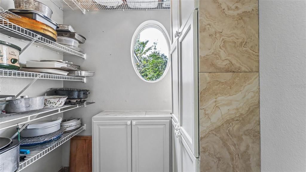 En Venta: $509,900 (4 camas, 2 baños, 2314 Pies cuadrados)