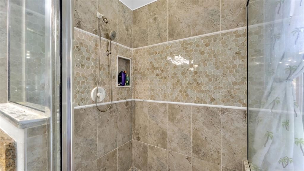En Venta: $509,900 (4 camas, 2 baños, 2314 Pies cuadrados)