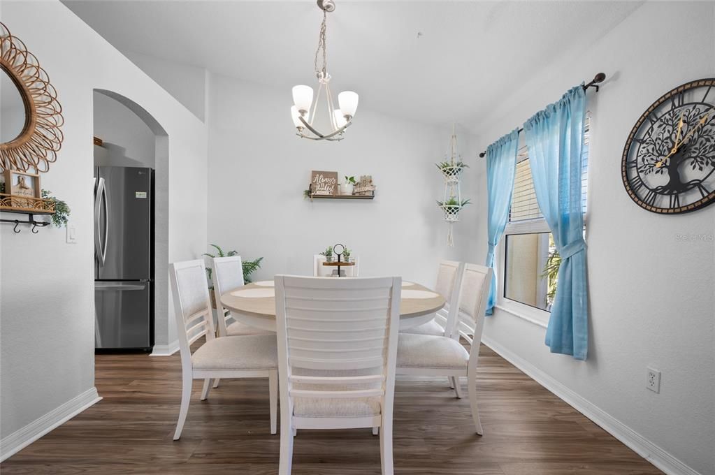 На продажу: $334,900 (3 спален, 2 ванн, 1815 Квадратных фут)