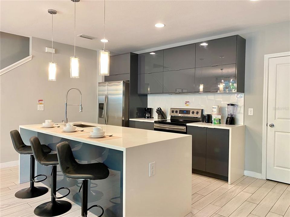 En Venta: $470,000 (4 camas, 3 baños, 1752 Pies cuadrados)
