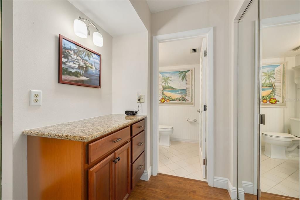 For Sale: $200,000 (2 beds, 2 baths, 1030 Square Feet)
