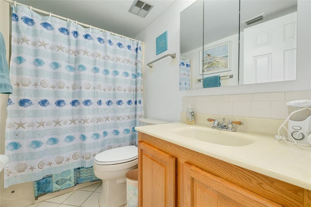 For Sale: $200,000 (2 beds, 2 baths, 1030 Square Feet)