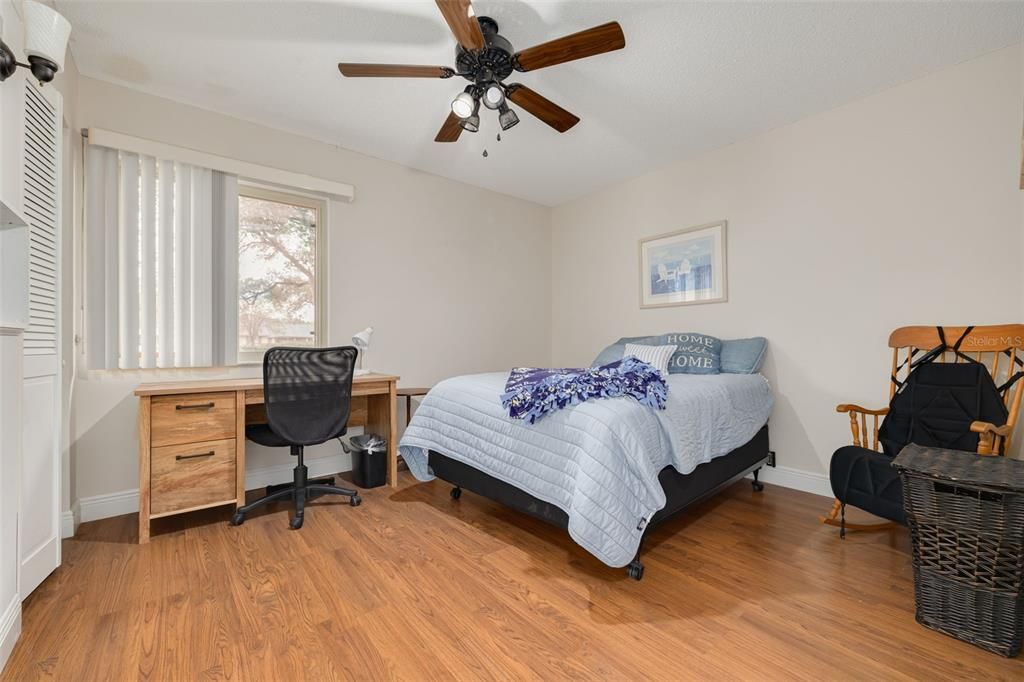 For Sale: $200,000 (2 beds, 2 baths, 1030 Square Feet)