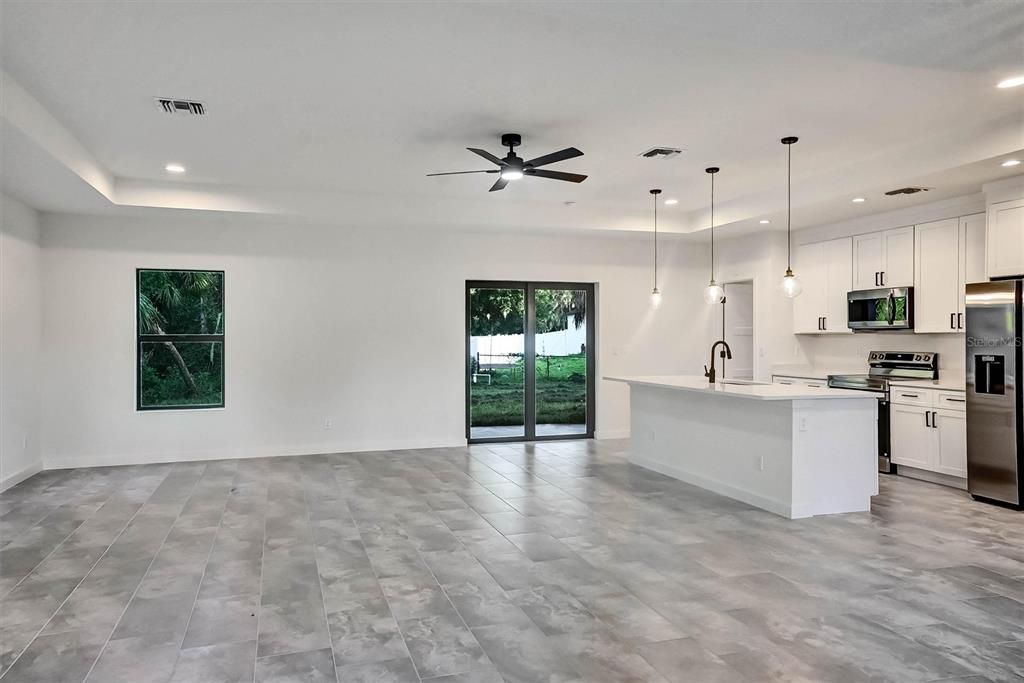 Active With Contract: $2,100 (3 beds, 2 baths, 1706 Square Feet)