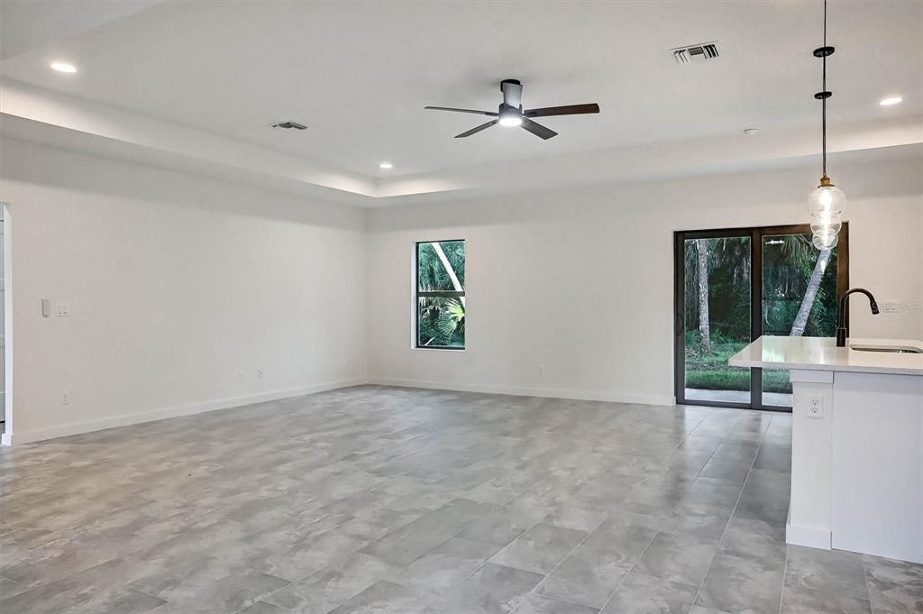 Active With Contract: $2,100 (3 beds, 2 baths, 1706 Square Feet)