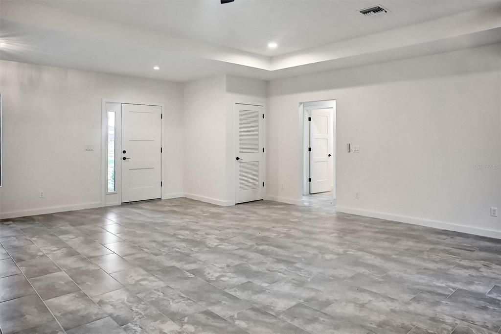 Active With Contract: $2,100 (3 beds, 2 baths, 1706 Square Feet)