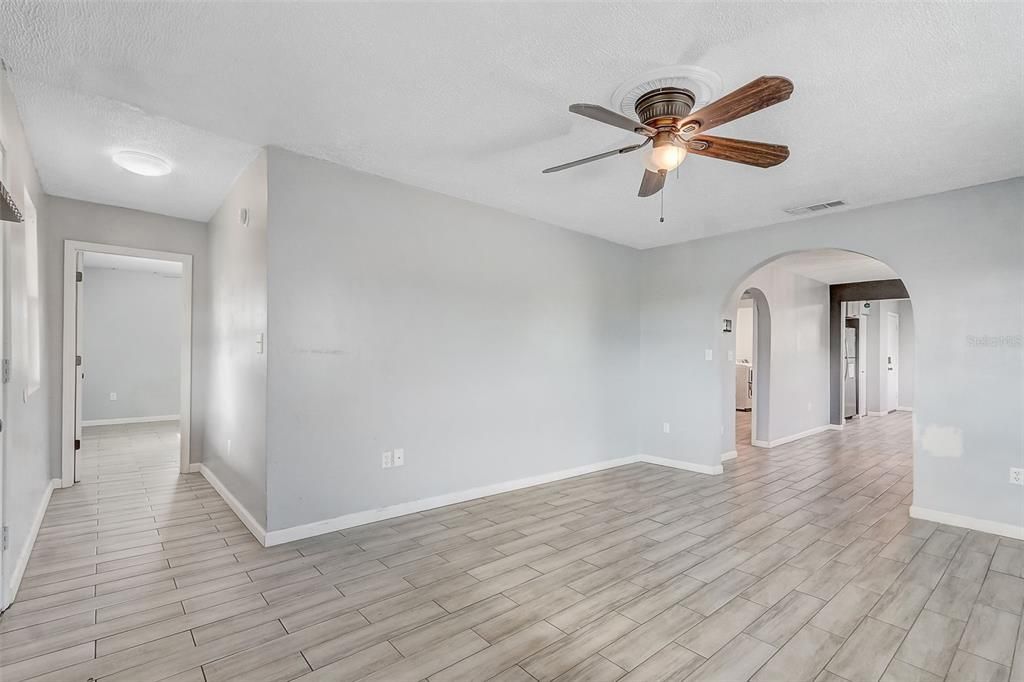 For Sale: $219,999 (4 beds, 2 baths, 1405 Square Feet)