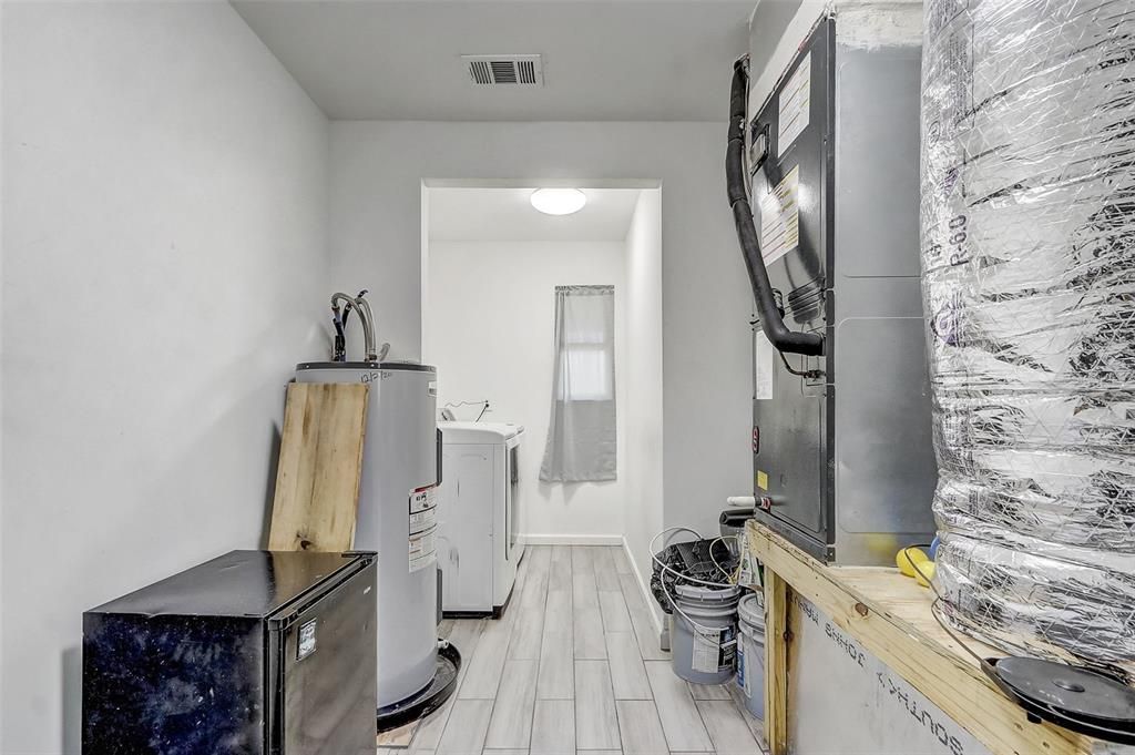 For Sale: $219,999 (4 beds, 2 baths, 1405 Square Feet)