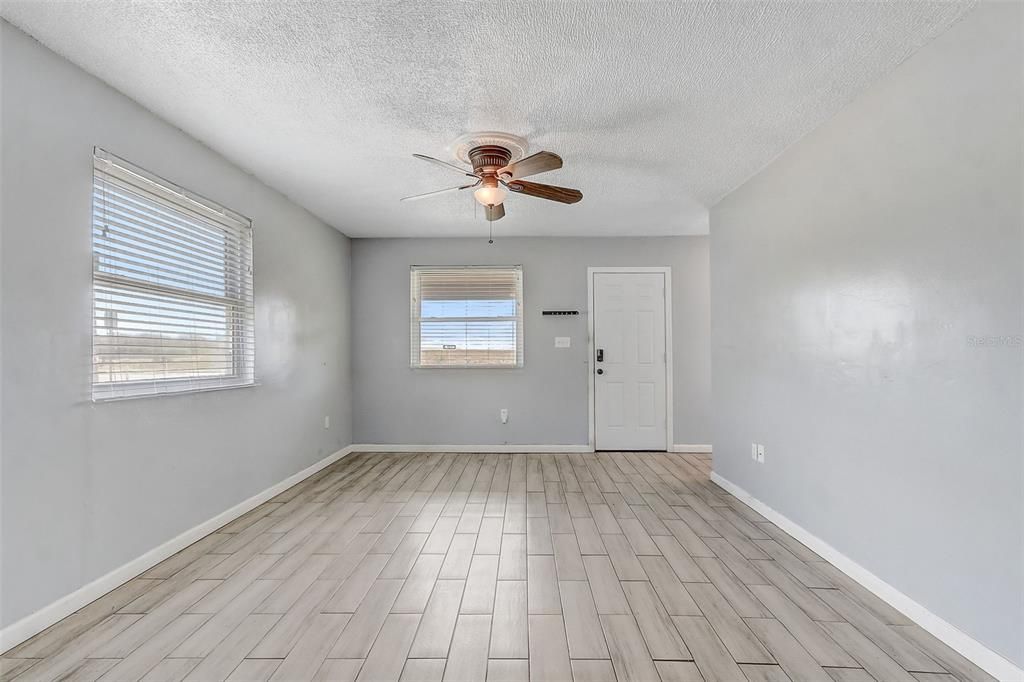 For Sale: $219,999 (4 beds, 2 baths, 1405 Square Feet)
