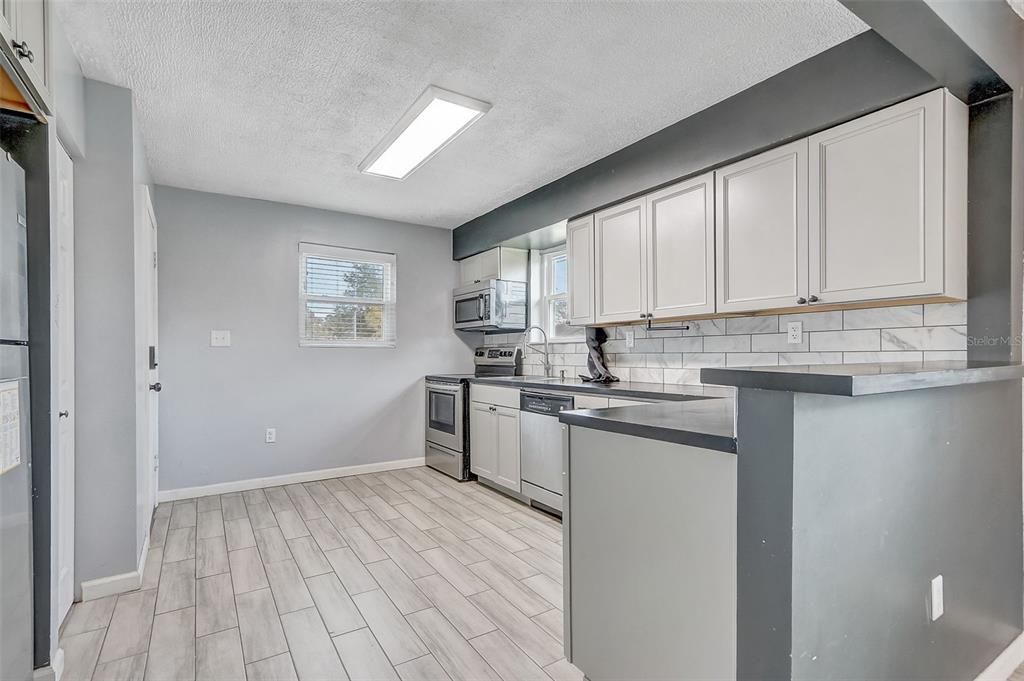 For Sale: $219,999 (4 beds, 2 baths, 1405 Square Feet)