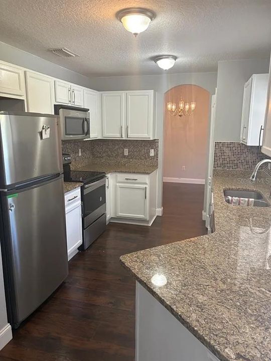 В аренду: $2,295 (4 спален, 2 ванн, 1643 Квадратных фут)