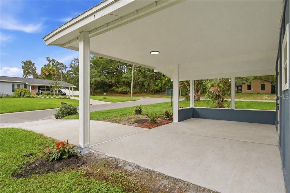 For Sale: $327,000 (3 beds, 2 baths, 1304 Square Feet)