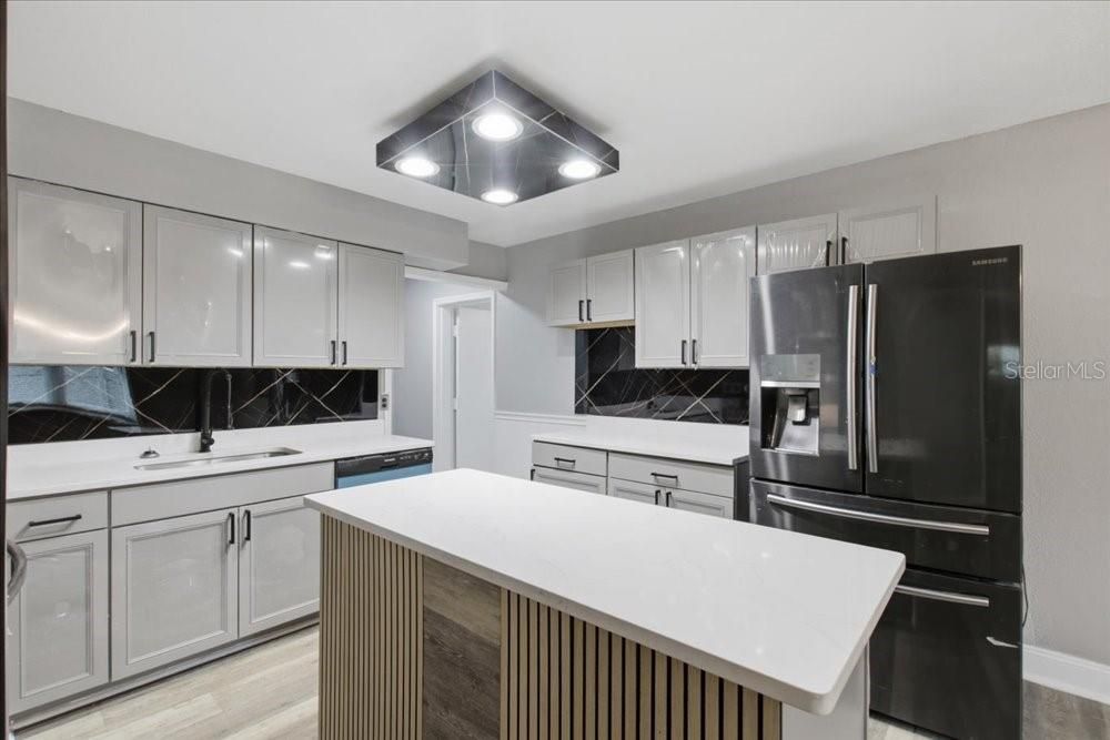 For Sale: $327,000 (3 beds, 2 baths, 1304 Square Feet)