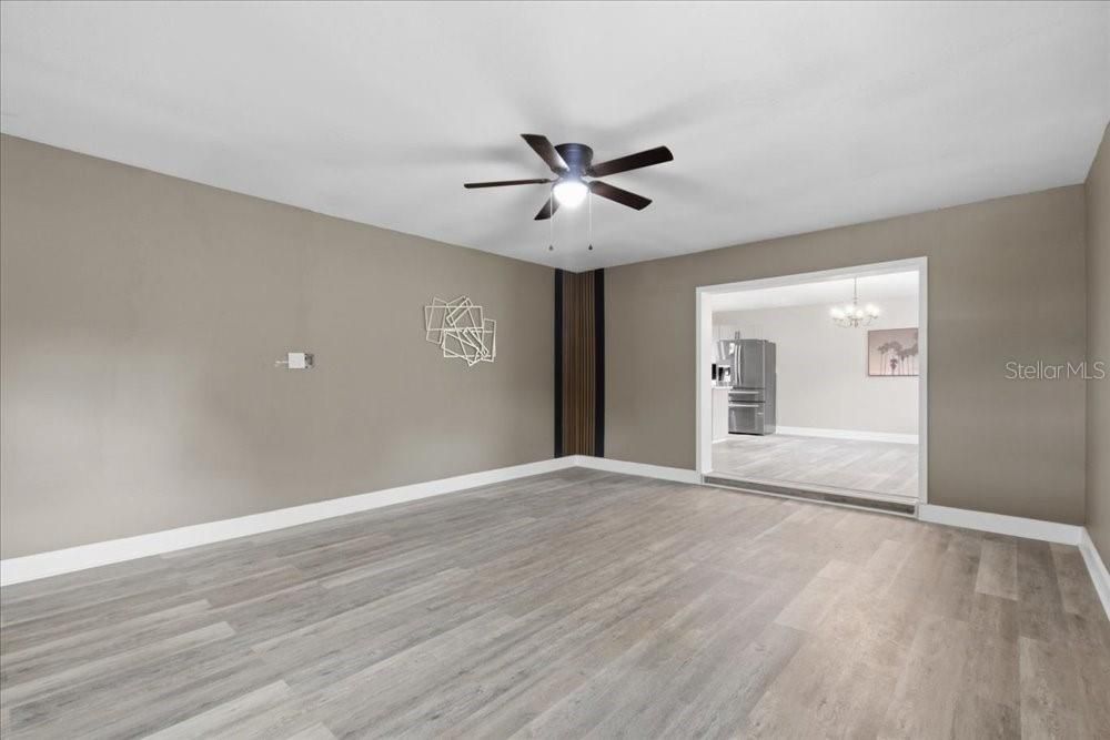 For Sale: $327,000 (3 beds, 2 baths, 1304 Square Feet)