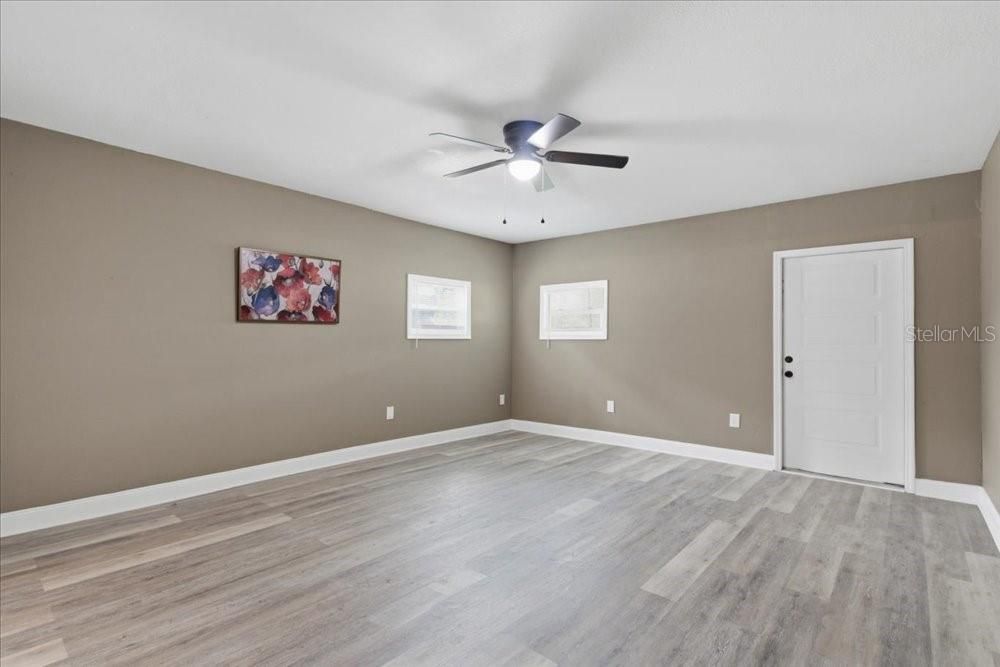 For Sale: $327,000 (3 beds, 2 baths, 1304 Square Feet)