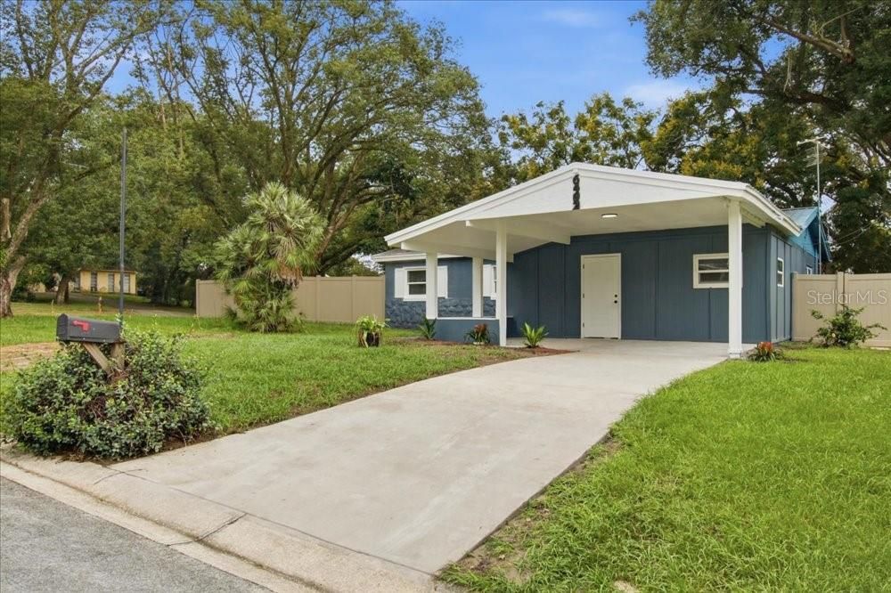 For Sale: $327,000 (3 beds, 2 baths, 1304 Square Feet)