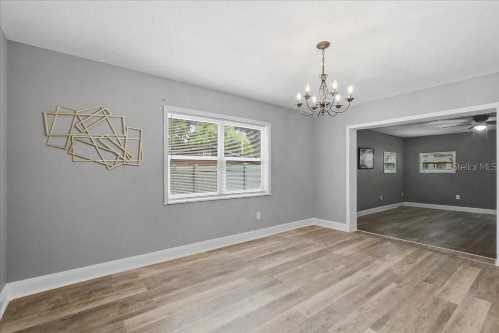 For Sale: $327,000 (3 beds, 2 baths, 1304 Square Feet)