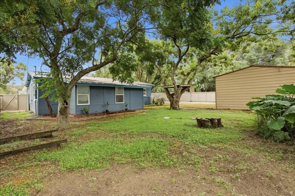 For Sale: $327,000 (3 beds, 2 baths, 1304 Square Feet)
