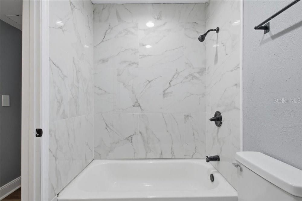 For Sale: $327,000 (3 beds, 2 baths, 1304 Square Feet)