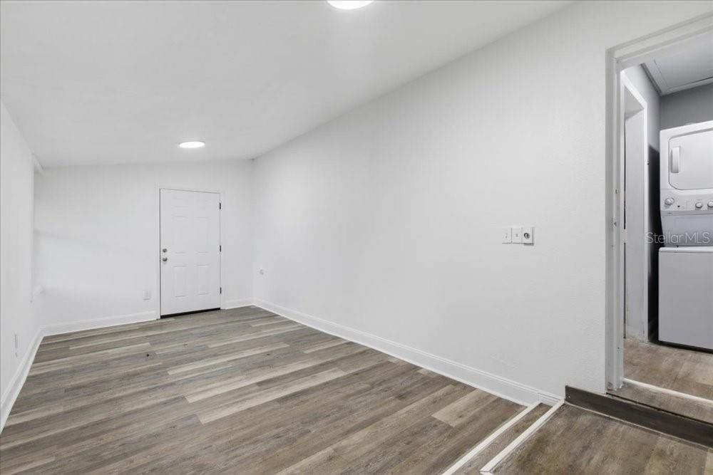 For Sale: $327,000 (3 beds, 2 baths, 1304 Square Feet)