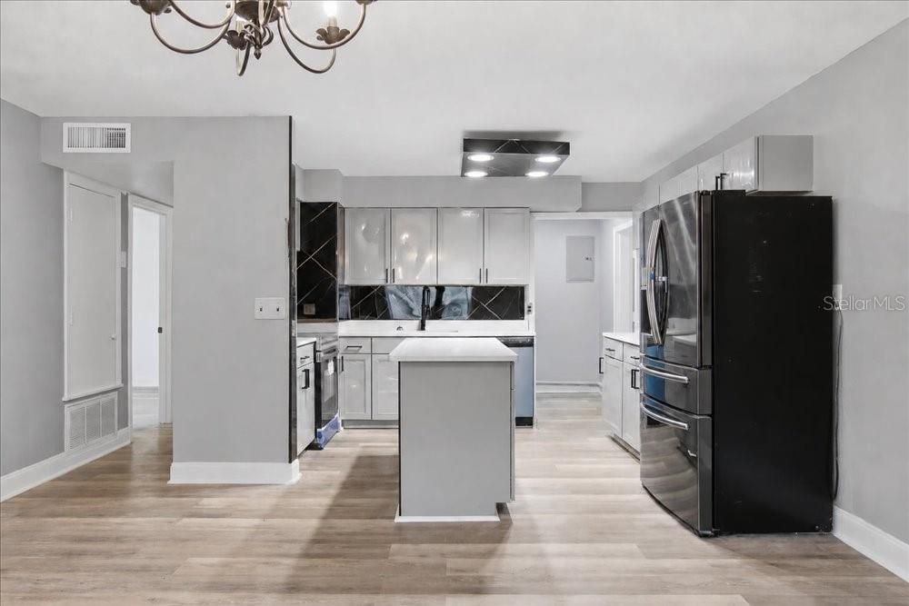 For Sale: $327,000 (3 beds, 2 baths, 1304 Square Feet)