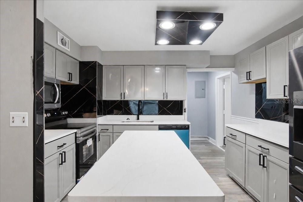 For Sale: $327,000 (3 beds, 2 baths, 1304 Square Feet)