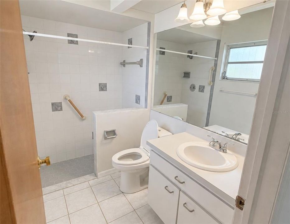 На продажу: $249,999 (3 спален, 2 ванн, 1199 Квадратных фут)