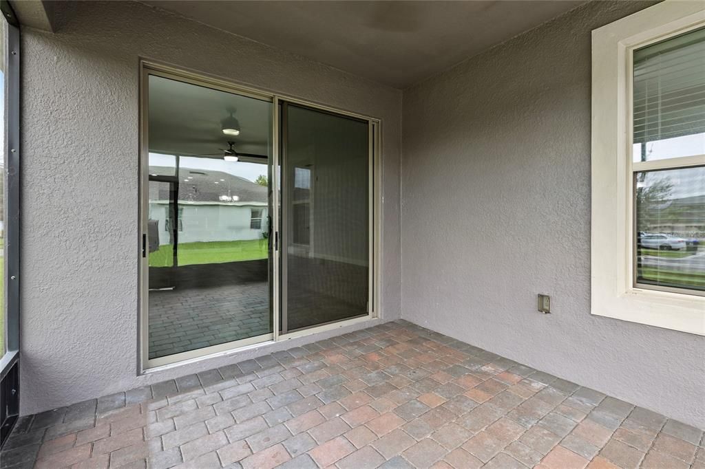 For Sale: $579,900 (3 beds, 3 baths, 2200 Square Feet)