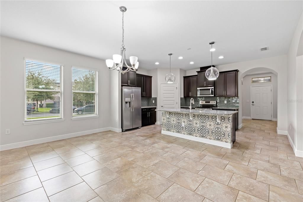 For Sale: $579,900 (3 beds, 3 baths, 2200 Square Feet)