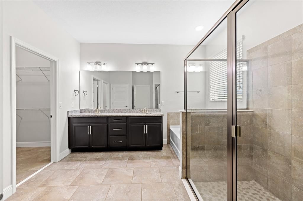 For Sale: $579,900 (3 beds, 3 baths, 2200 Square Feet)