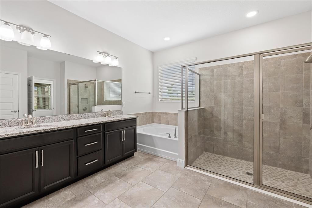 For Sale: $579,900 (3 beds, 3 baths, 2200 Square Feet)