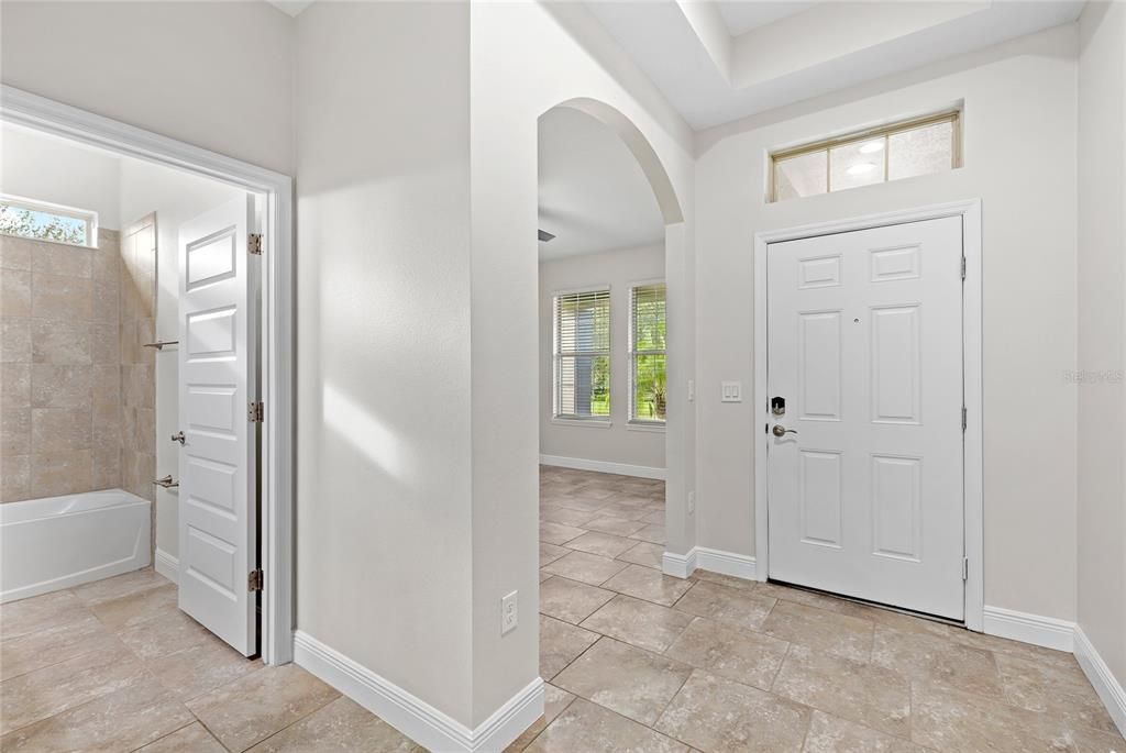 For Sale: $579,900 (3 beds, 3 baths, 2200 Square Feet)