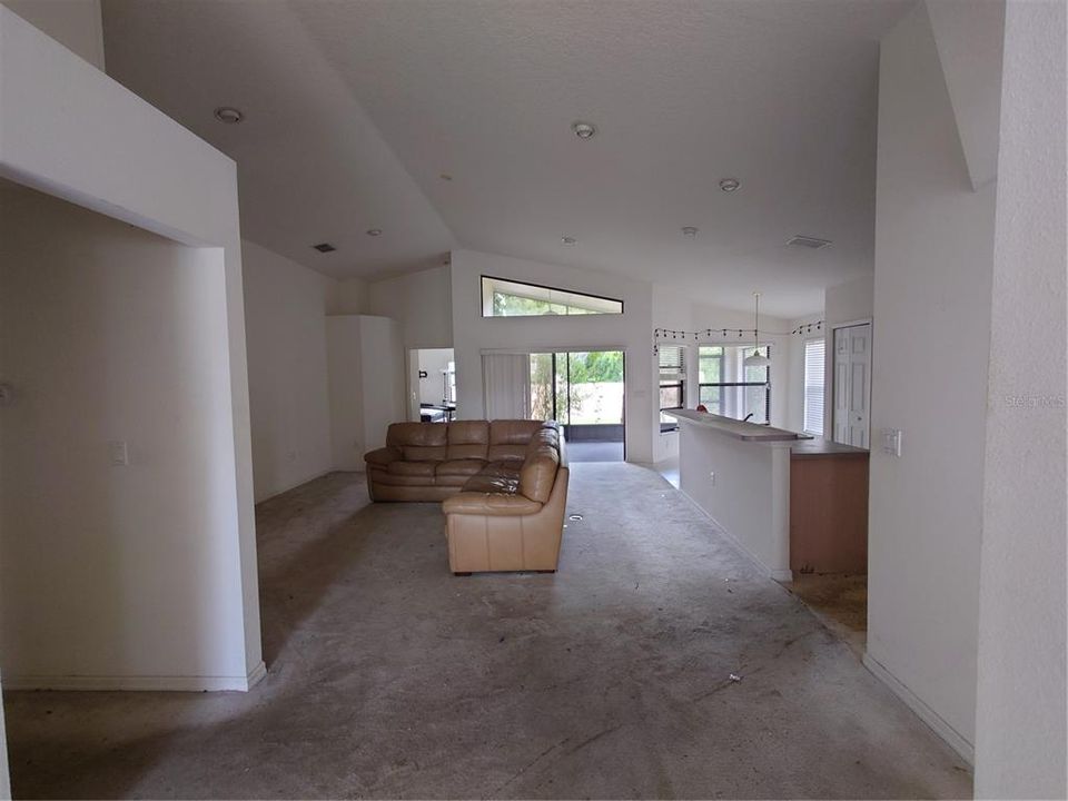 For Sale: $199,000 (3 beds, 2 baths, 2005 Square Feet)