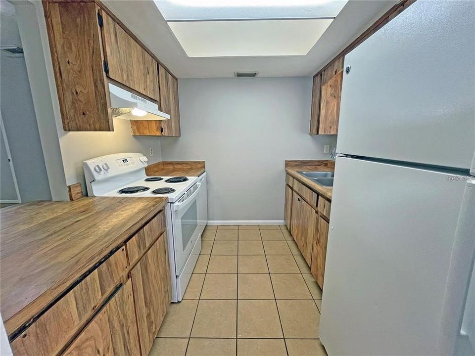 For Rent: $1,485 (2 beds, 1 baths, 794 Square Feet)