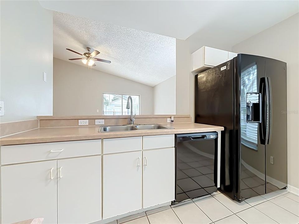 En Venta: $345,000 (3 camas, 2 baños, 1375 Pies cuadrados)