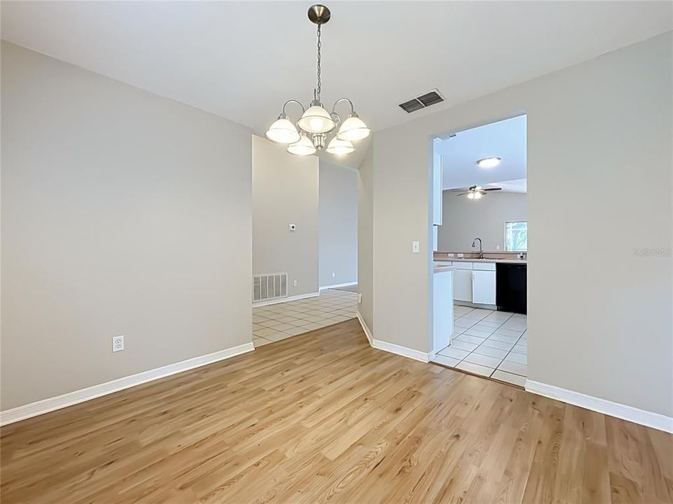 En Venta: $345,000 (3 camas, 2 baños, 1375 Pies cuadrados)