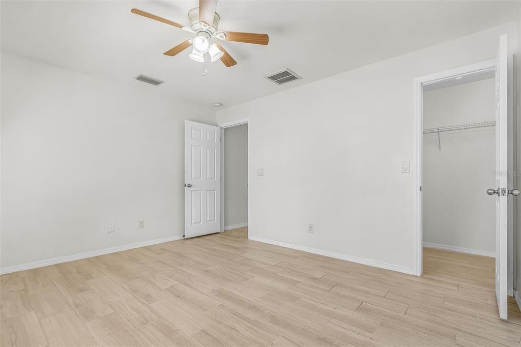 En Venta: $435,000 (3 camas, 2 baños, 2556 Pies cuadrados)