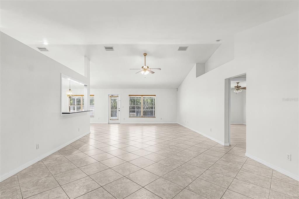 En Venta: $435,000 (3 camas, 2 baños, 2556 Pies cuadrados)