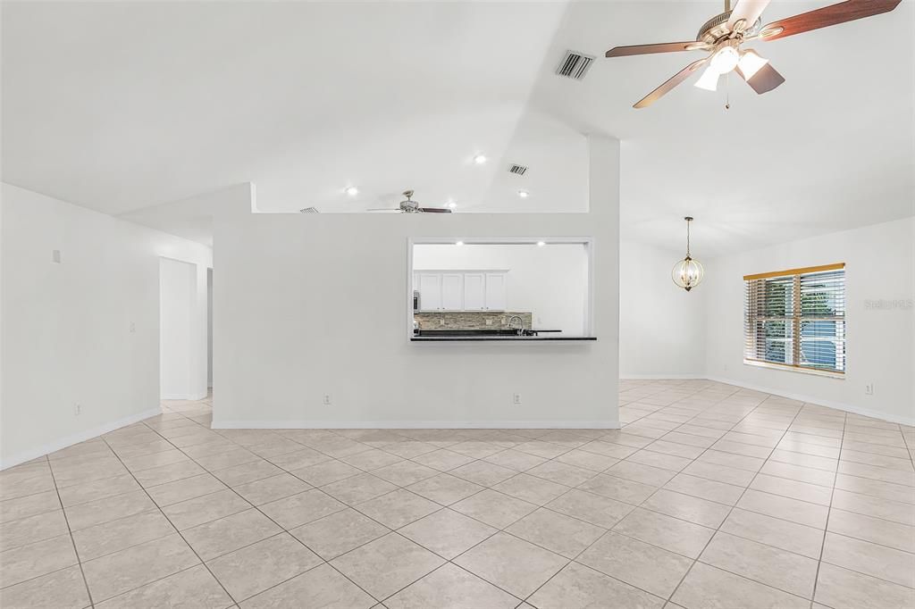 En Venta: $435,000 (3 camas, 2 baños, 2556 Pies cuadrados)
