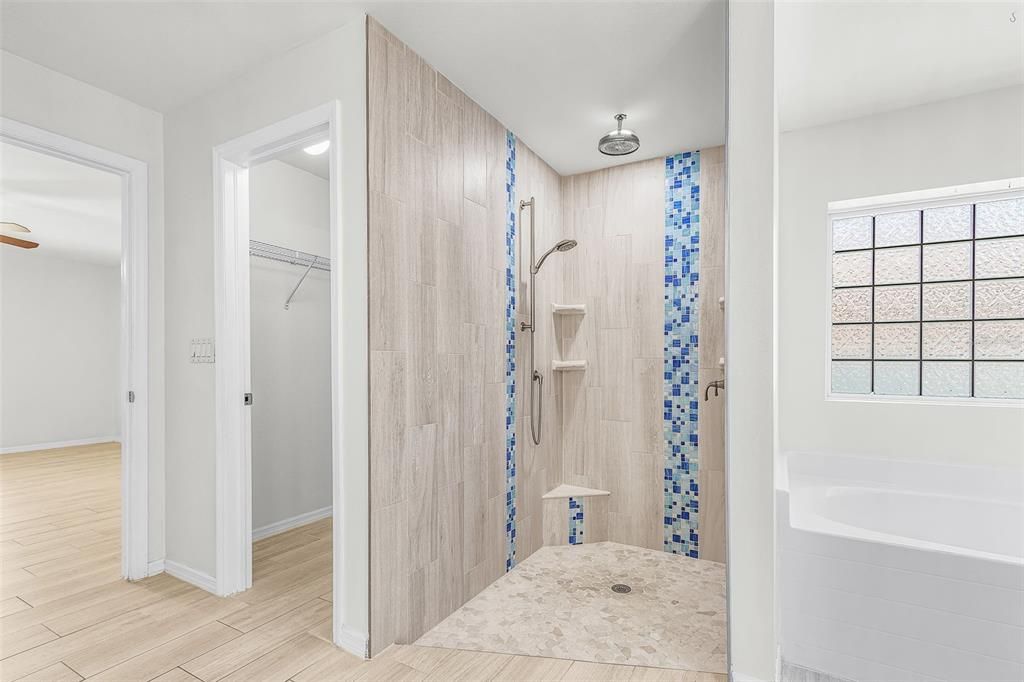 En Venta: $435,000 (3 camas, 2 baños, 2556 Pies cuadrados)