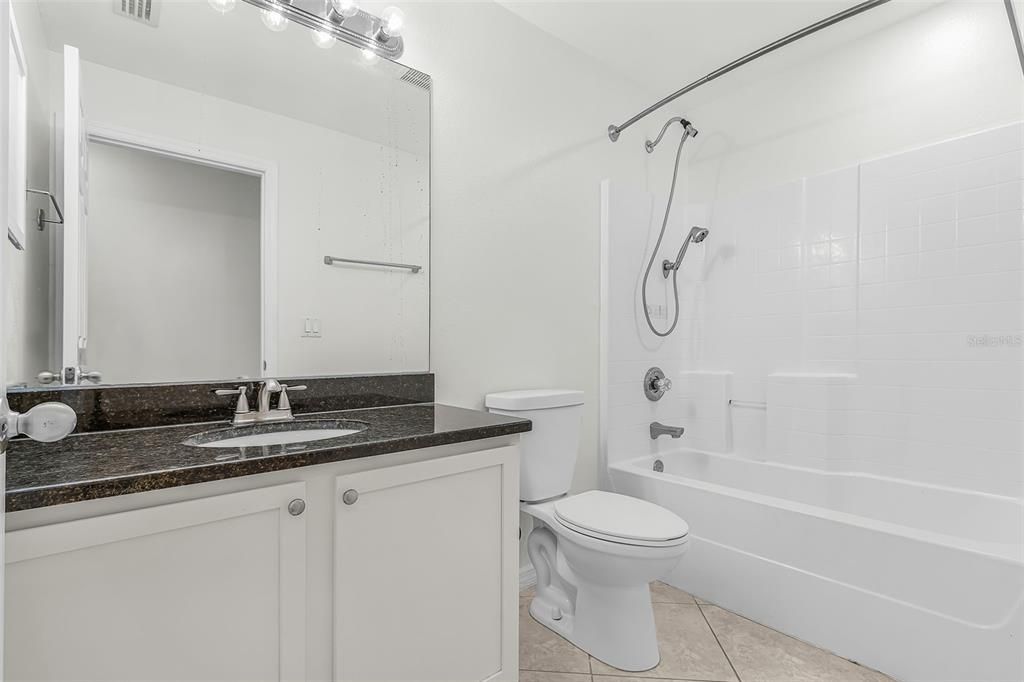 En Venta: $435,000 (3 camas, 2 baños, 2556 Pies cuadrados)