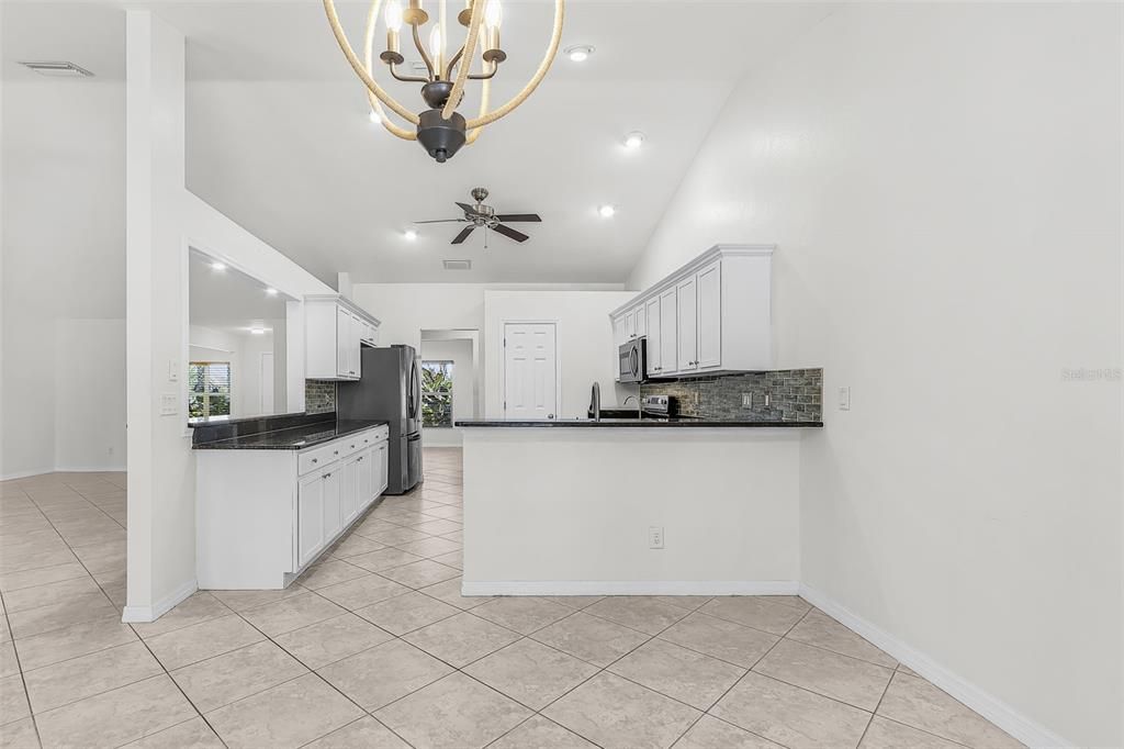 En Venta: $435,000 (3 camas, 2 baños, 2556 Pies cuadrados)