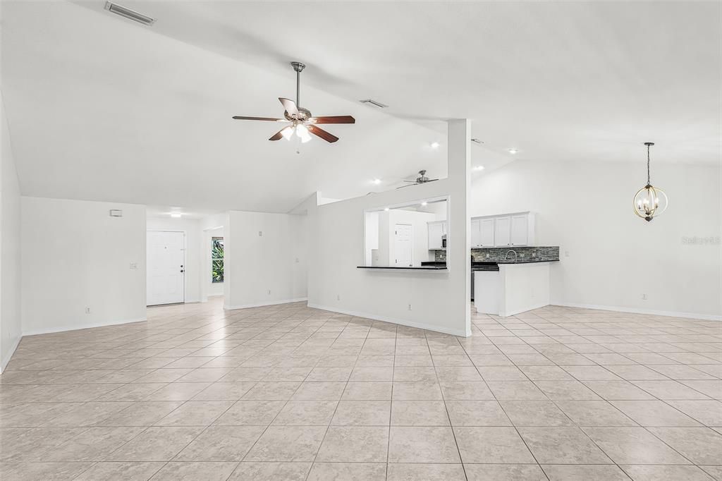 En Venta: $435,000 (3 camas, 2 baños, 2556 Pies cuadrados)