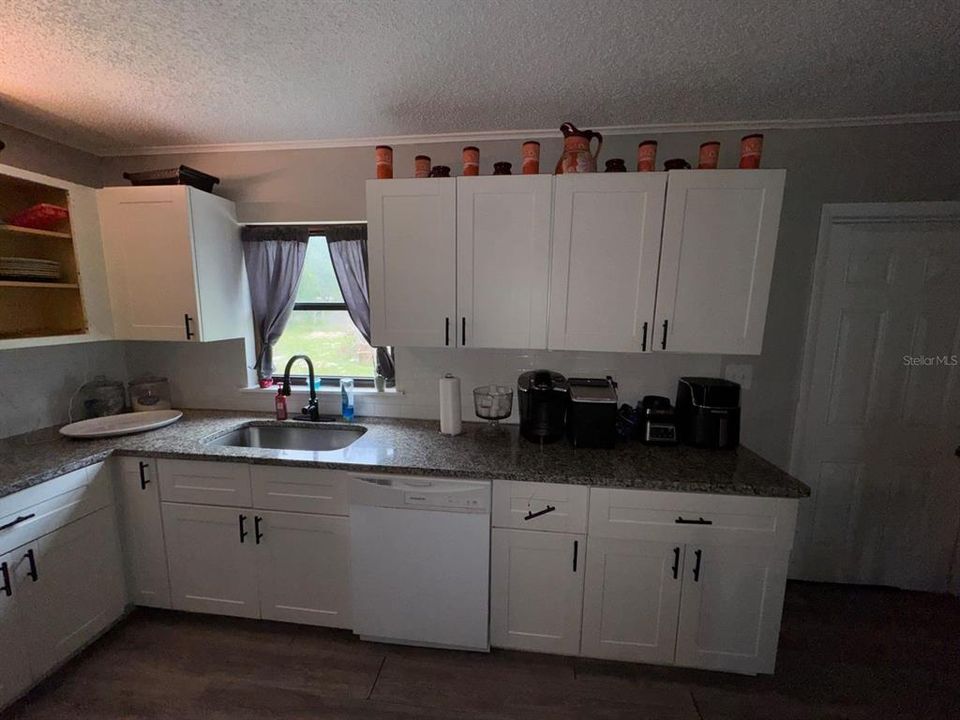На продажу: $280,000 (3 спален, 1 ванн, 1512 Квадратных фут)