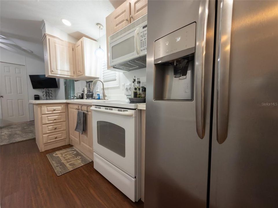 На продажу: $279,500 (2 спален, 2 ванн, 492 Квадратных фут)