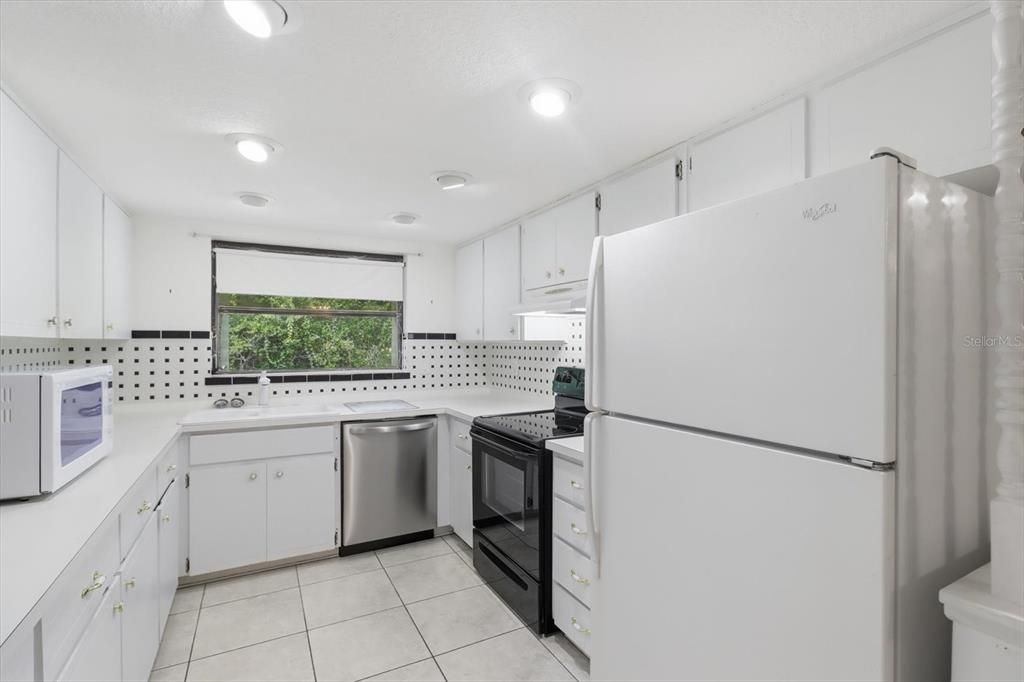 For Sale: $237,500 (3 beds, 2 baths, 1716 Square Feet)