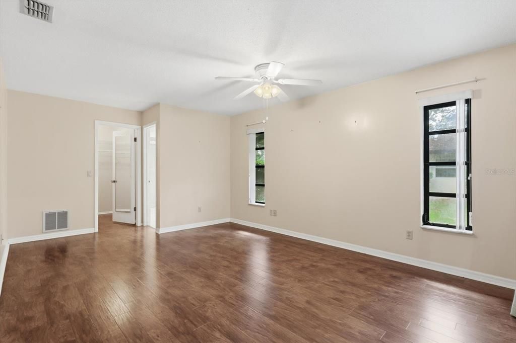 For Sale: $237,500 (3 beds, 2 baths, 1716 Square Feet)