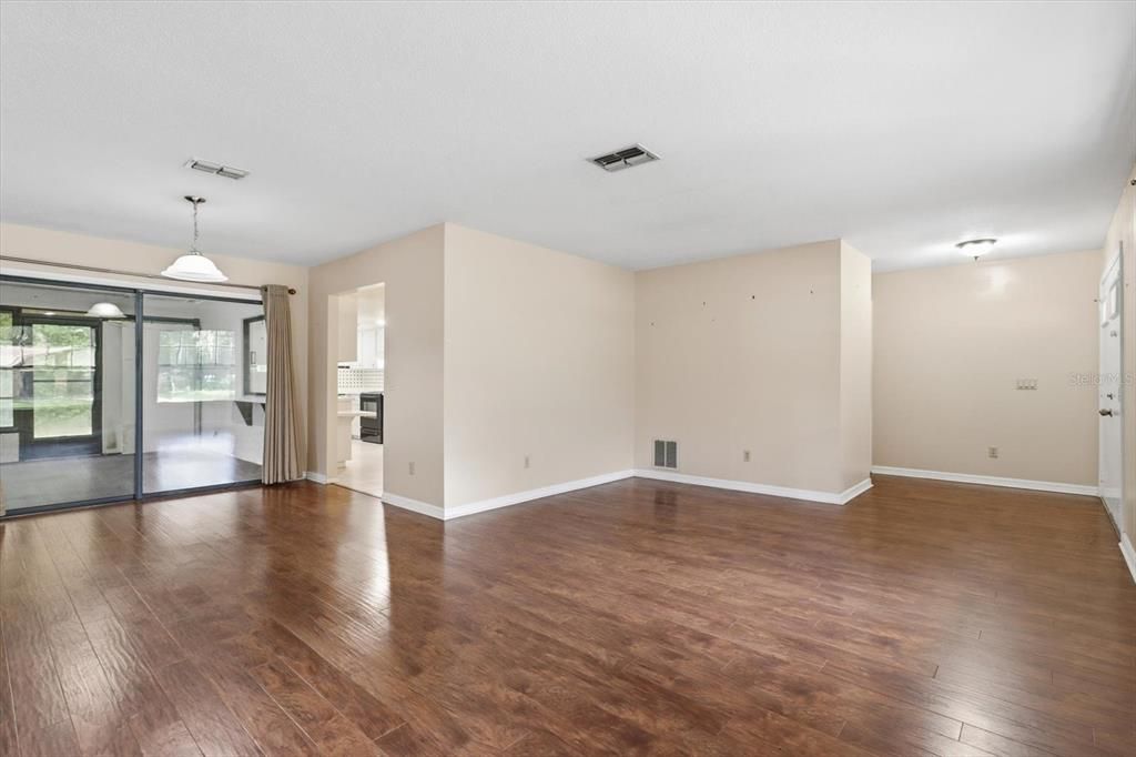 For Sale: $237,500 (3 beds, 2 baths, 1716 Square Feet)