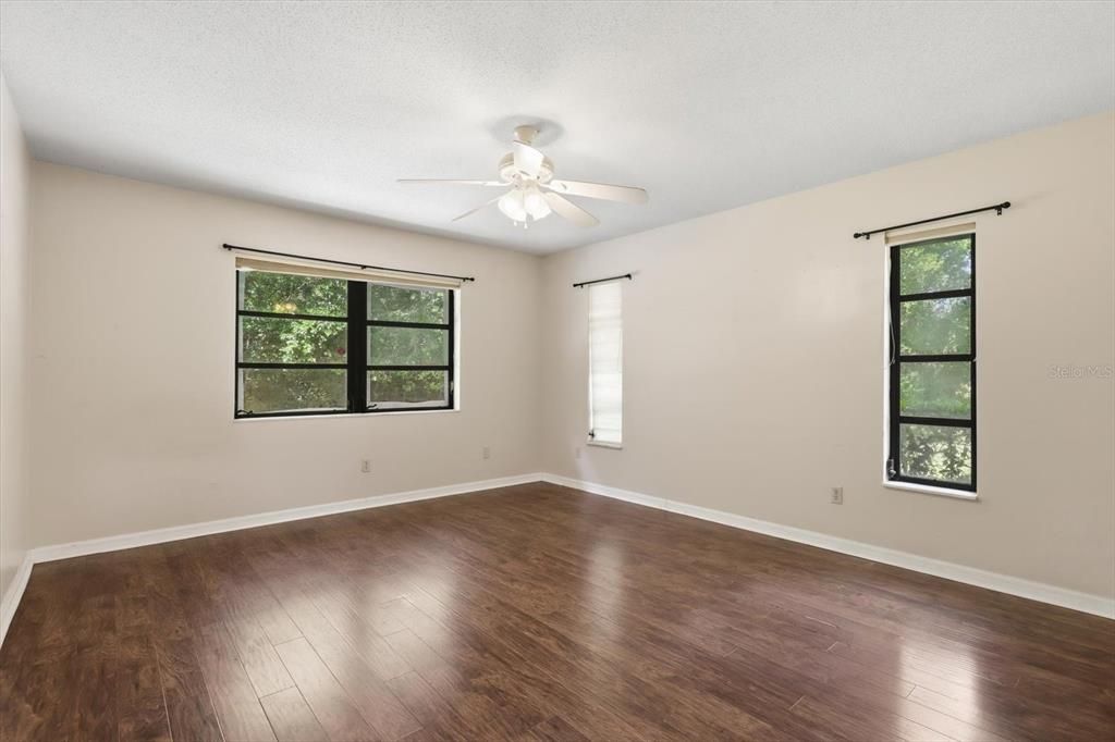 For Sale: $237,500 (3 beds, 2 baths, 1716 Square Feet)
